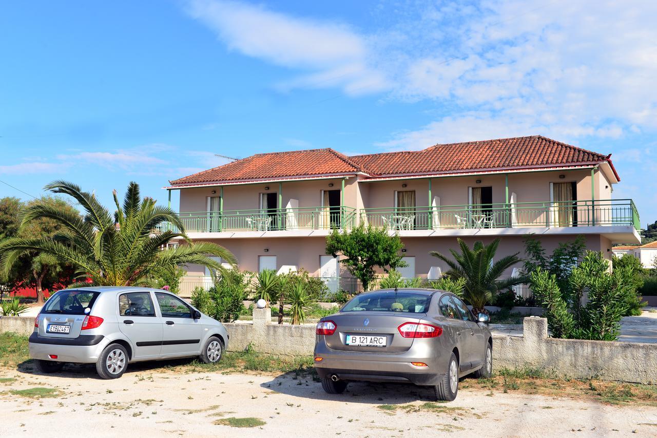 Dennis Studios Alykanas  Luaran gambar