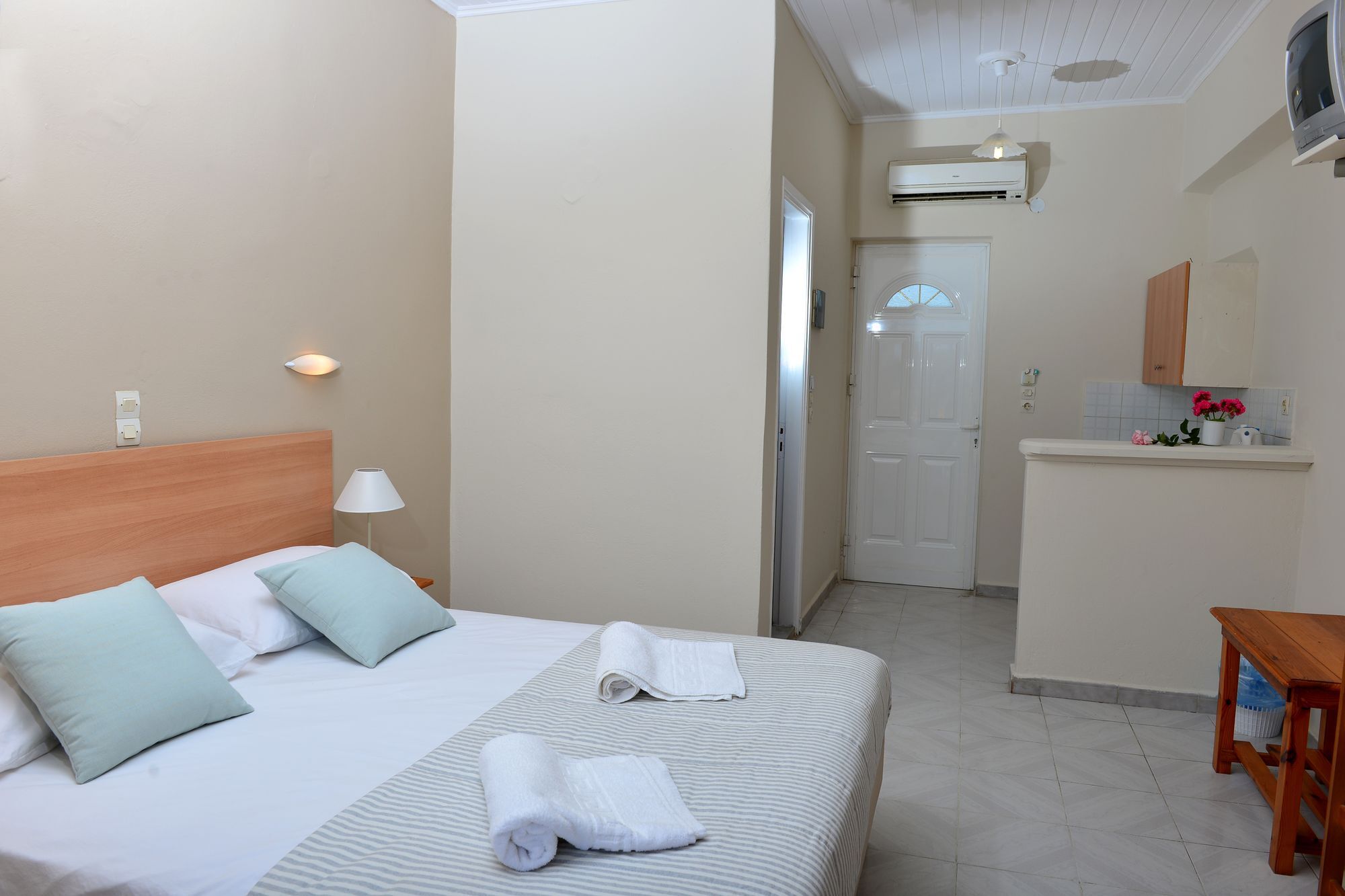 Dennis Studios Alykanas  Luaran gambar