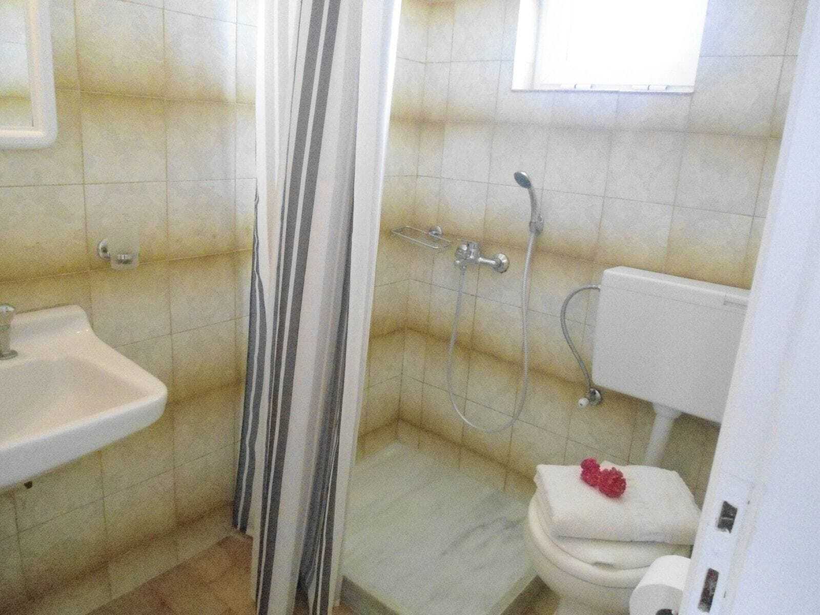 Dennis Studios Alykanas  Luaran gambar
